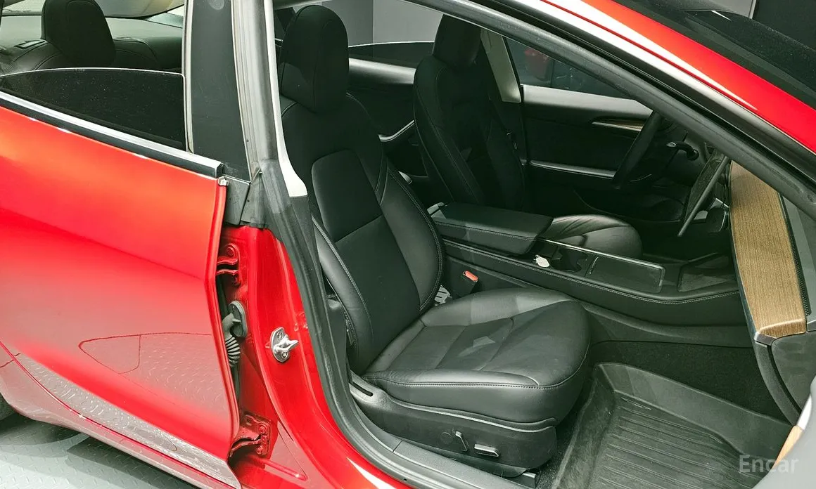 Фото 10 - Tesla Model 3