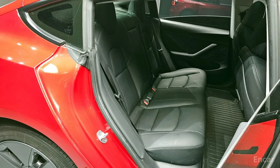 Фото 12 - Tesla Model 3