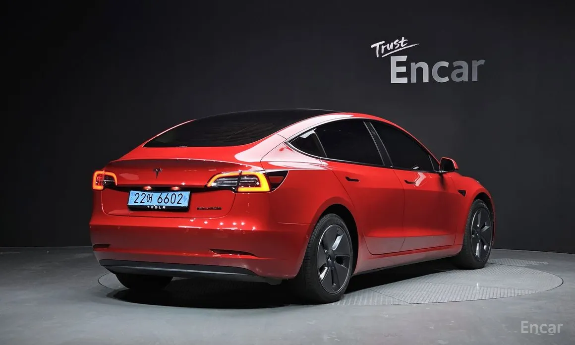 Фото 2 - Tesla Model 3