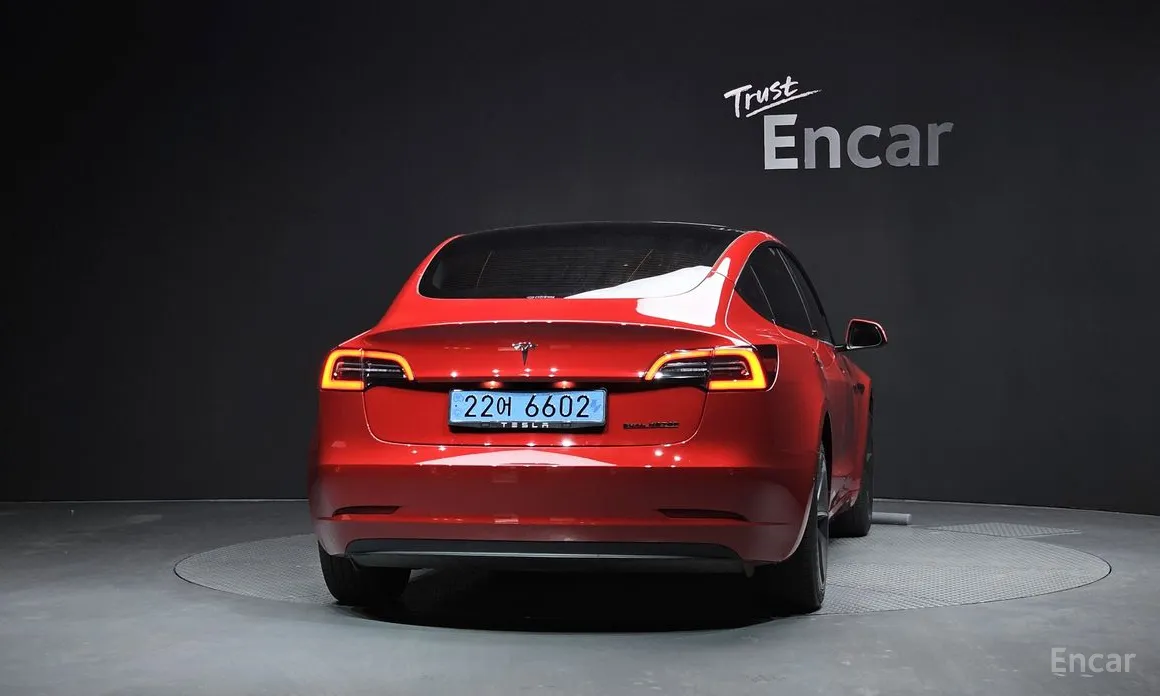 Фото 4 - Tesla Model 3