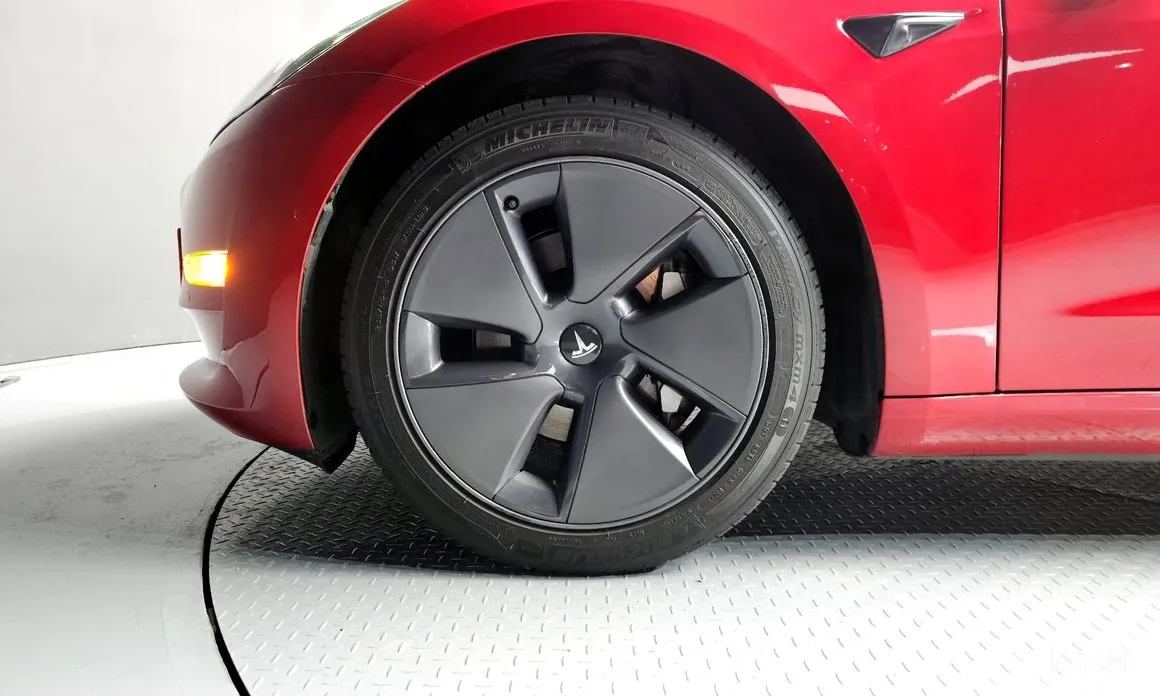 Фото 5 - Tesla Model 3