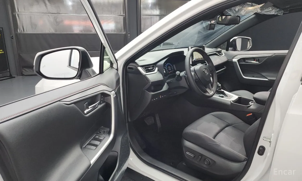 Фото 10 - Toyota RAV4