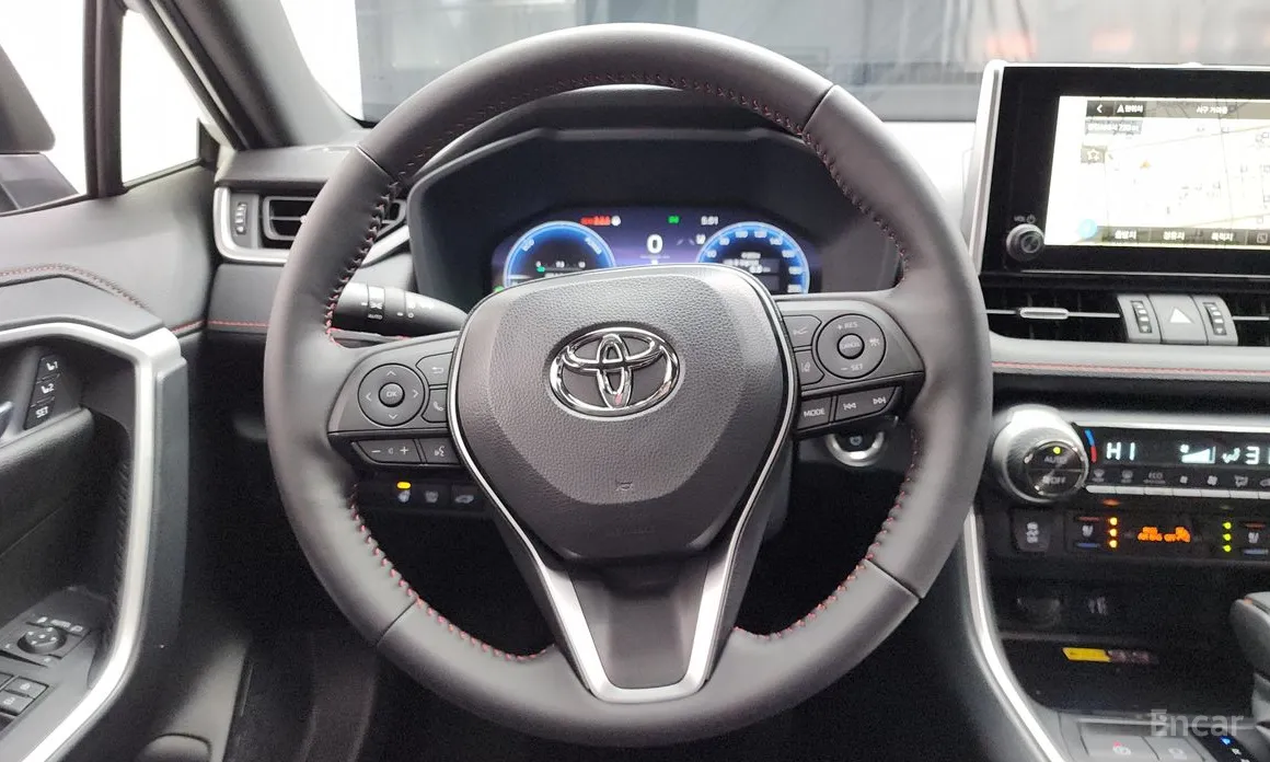 Фото 13 - Toyota RAV4