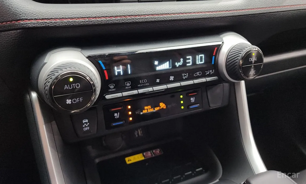 Фото 16 - Toyota RAV4