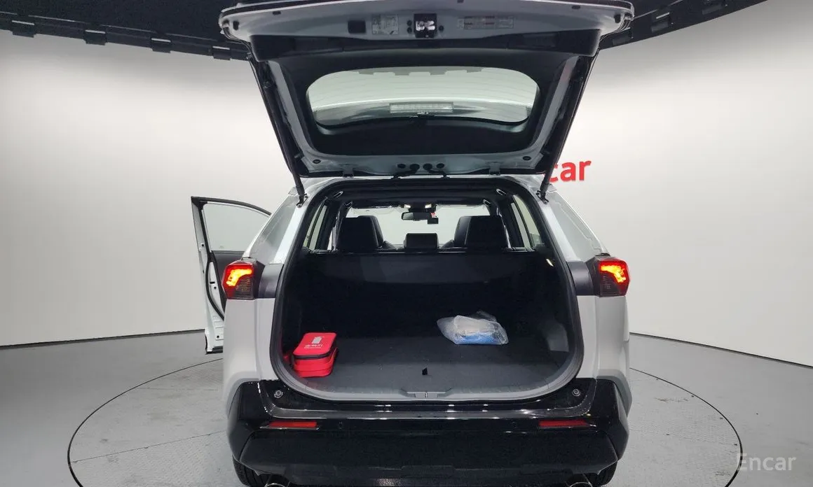 Фото 20 - Toyota RAV4