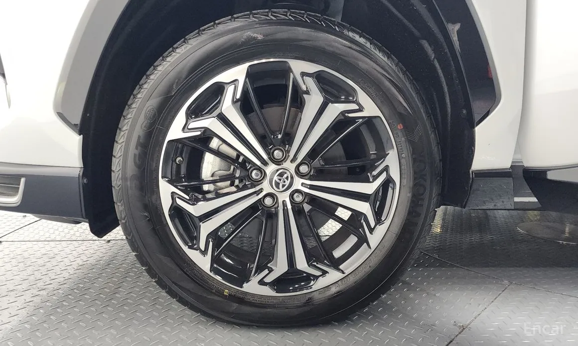 Фото 5 - Toyota RAV4