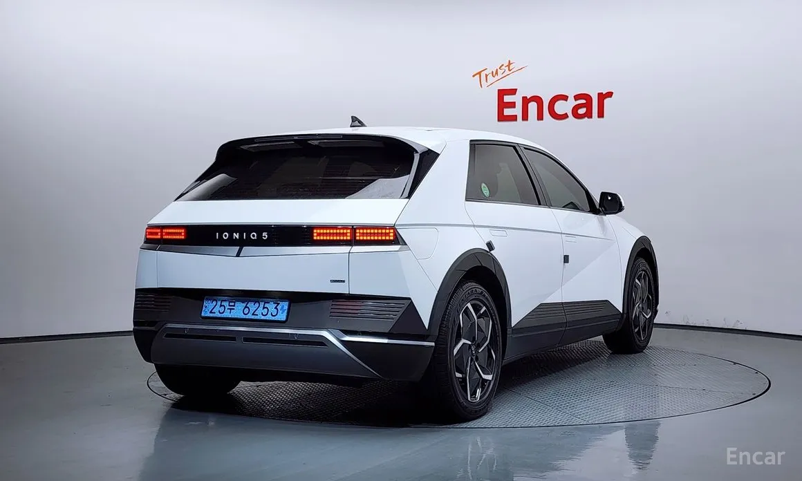 Photo 2 - Hyundai Ioniq 5