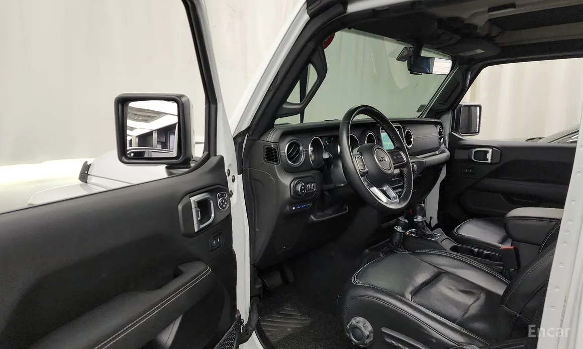 Фото 10 - Jeep Wrangler