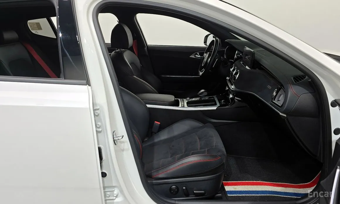 Фото 11 - Kia Stinger