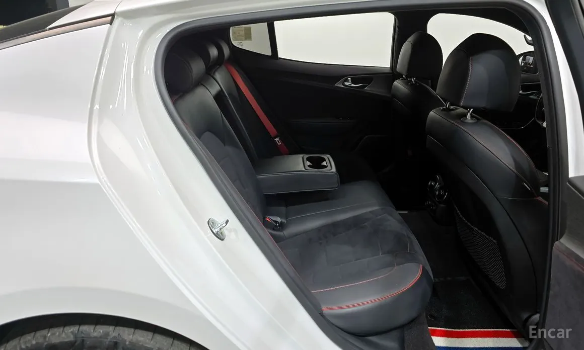 Фото 12 - Kia Stinger