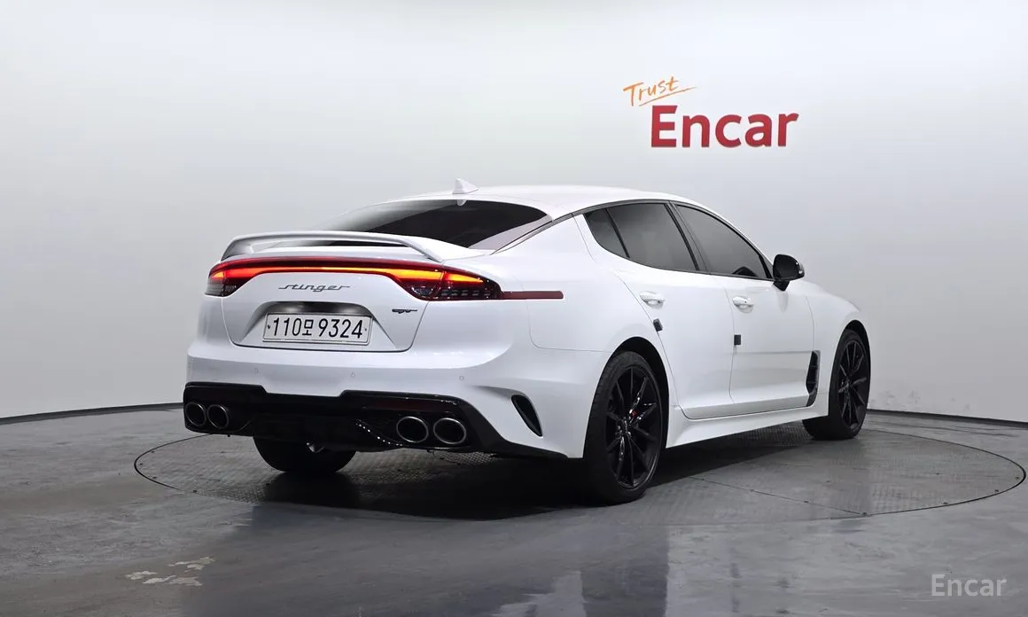 Фото 2 - Kia Stinger