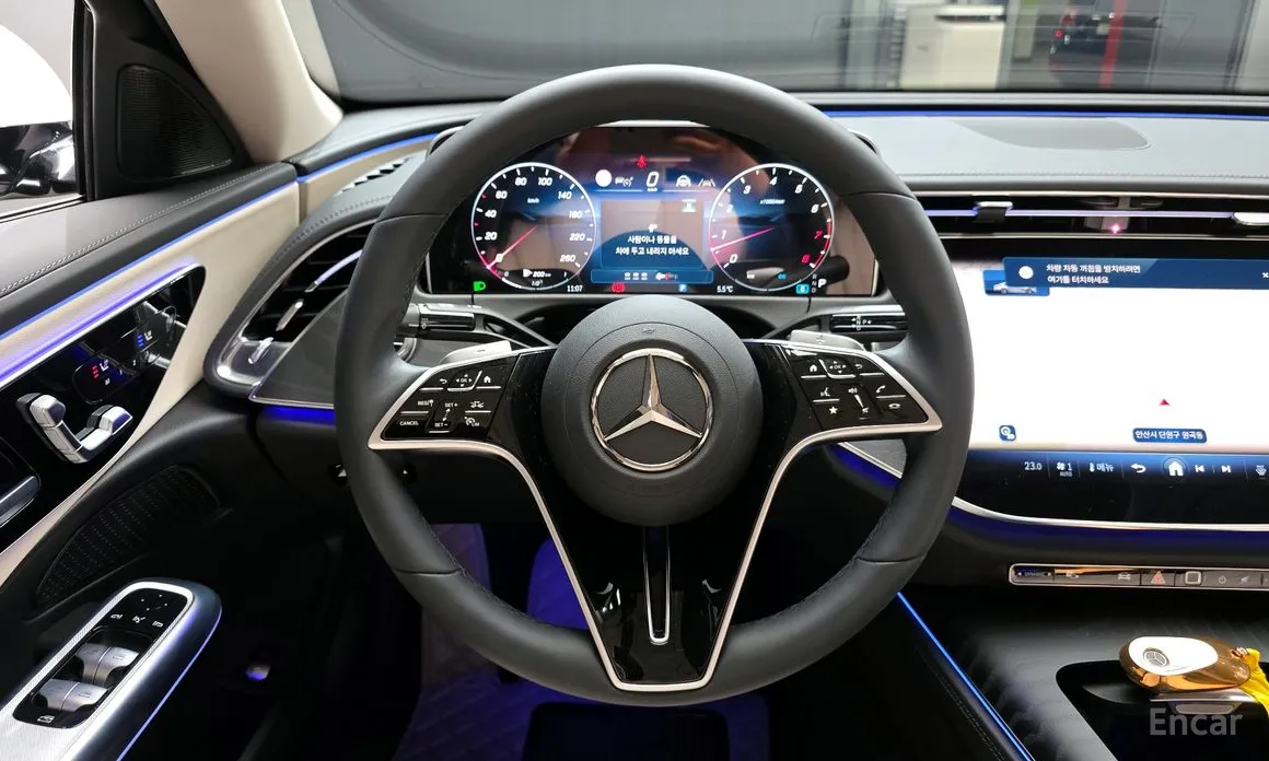 Фото 13 - Mercedes-Benz E-Class