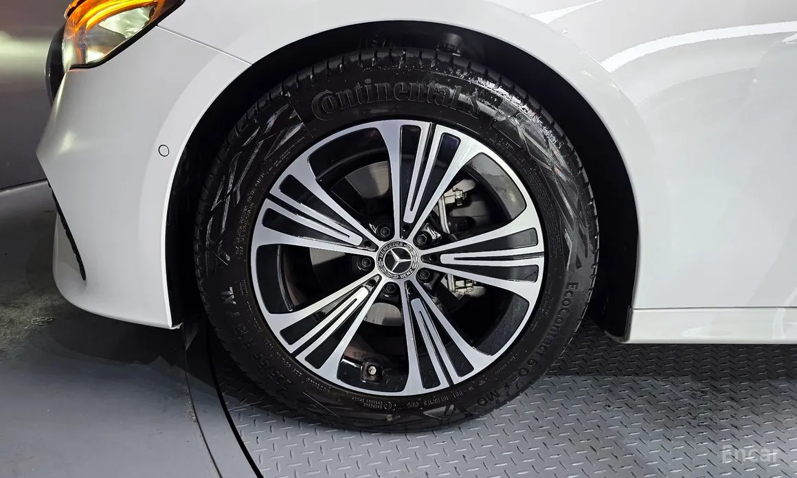 Фото 5 - Mercedes-Benz E-Class