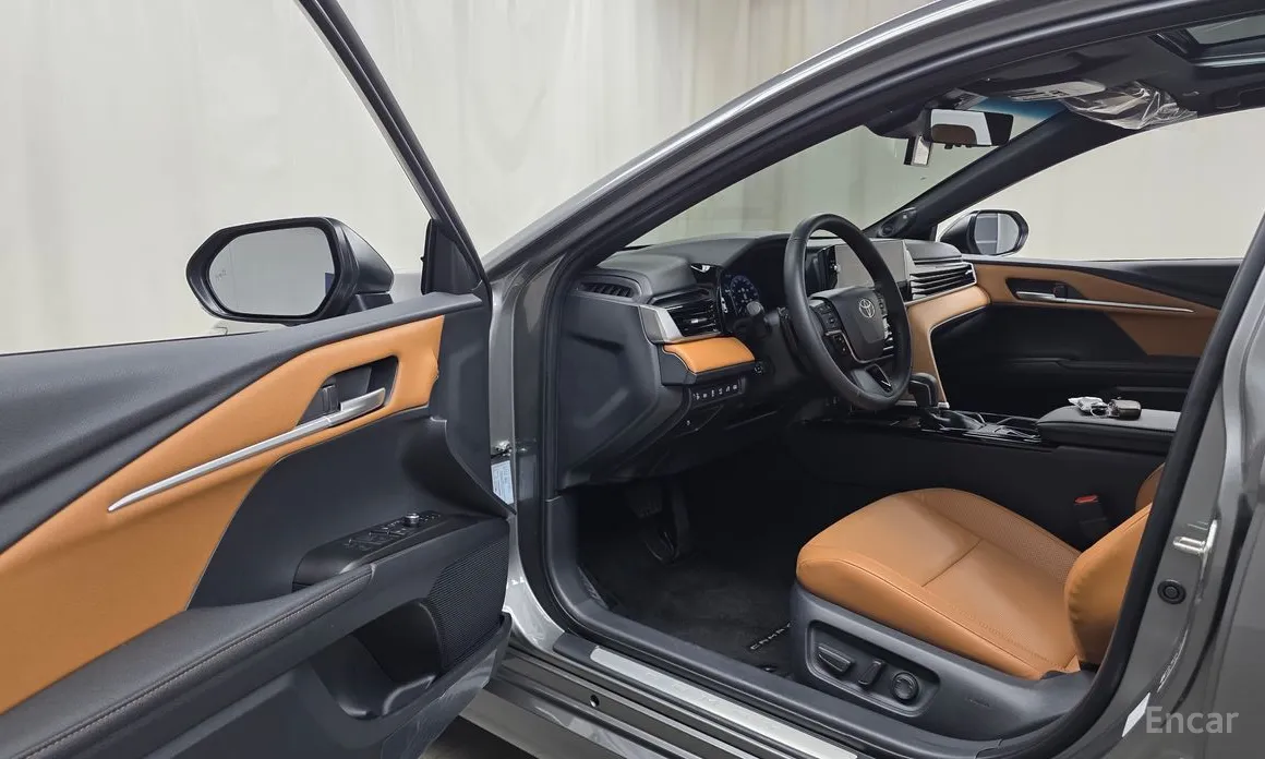 Фото 10 - Toyota Camry