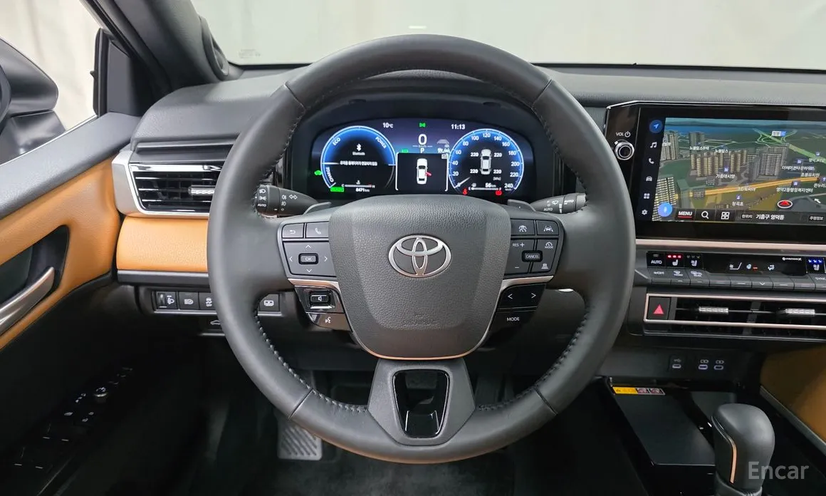 Фото 13 - Toyota Camry