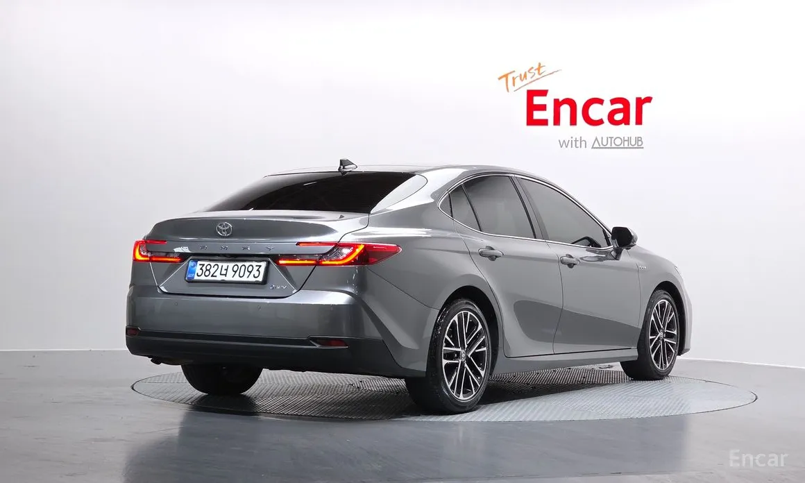 Фото 2 - Toyota Camry