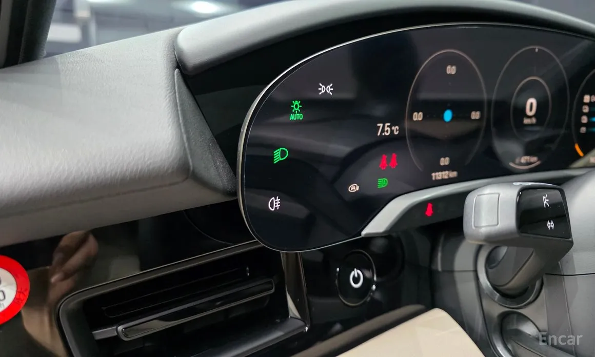 Фото 11 - Porsche Taycan