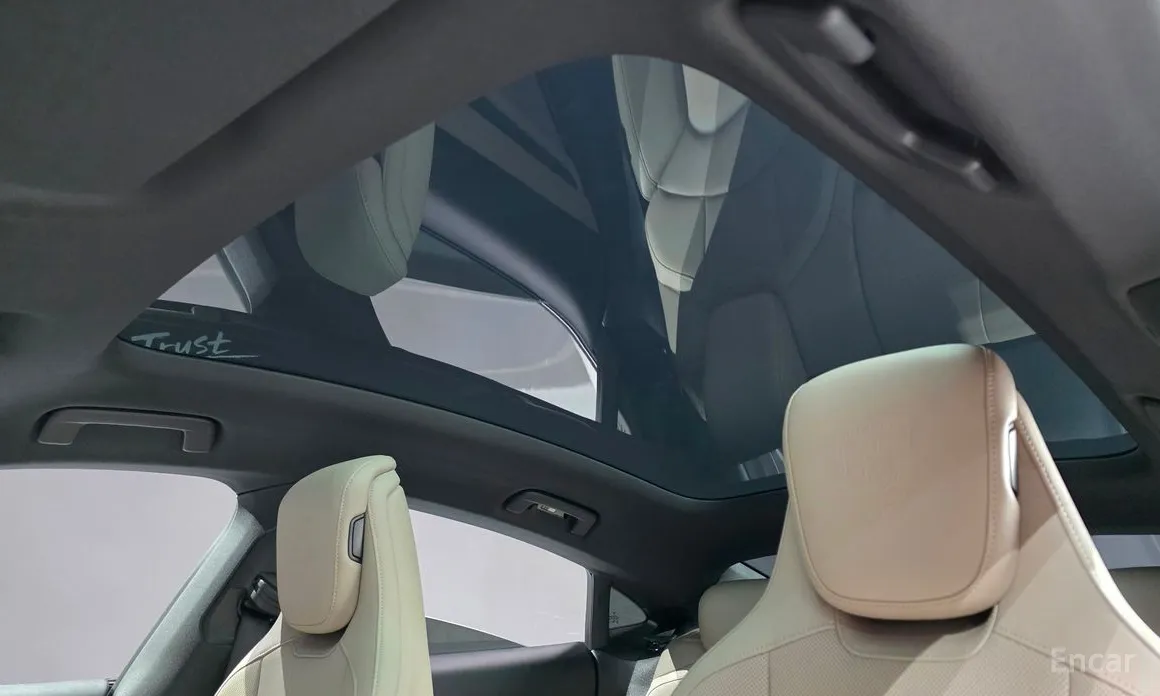 Фото 18 - Porsche Taycan