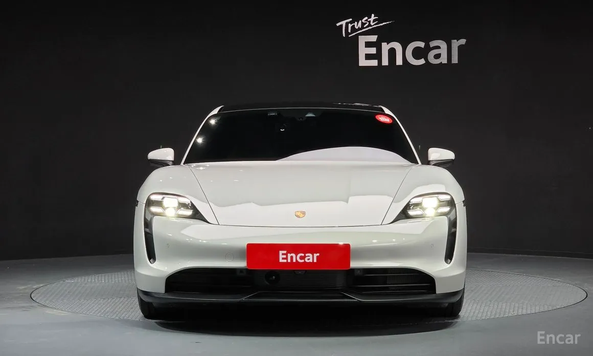 Фото 2 - Porsche Taycan