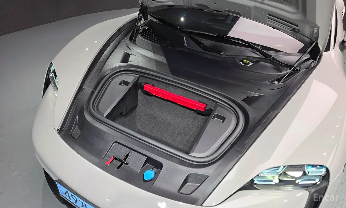 Фото 20 - Porsche Taycan