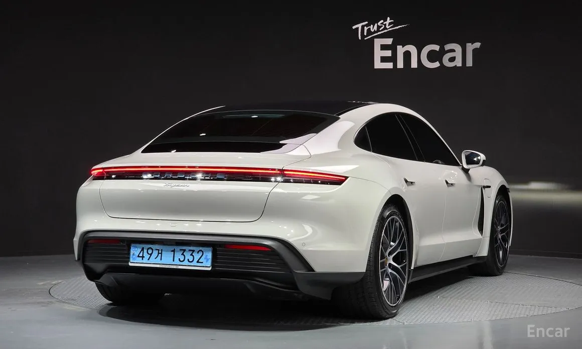 Фото 3 - Porsche Taycan