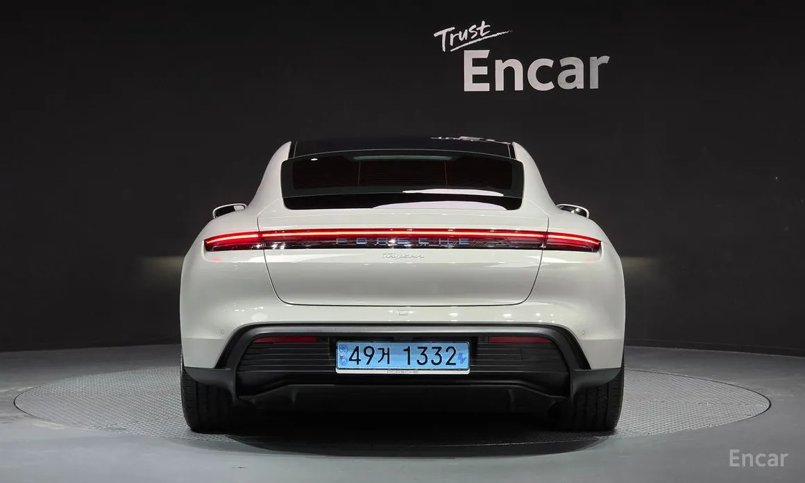 Фото 4 - Porsche Taycan