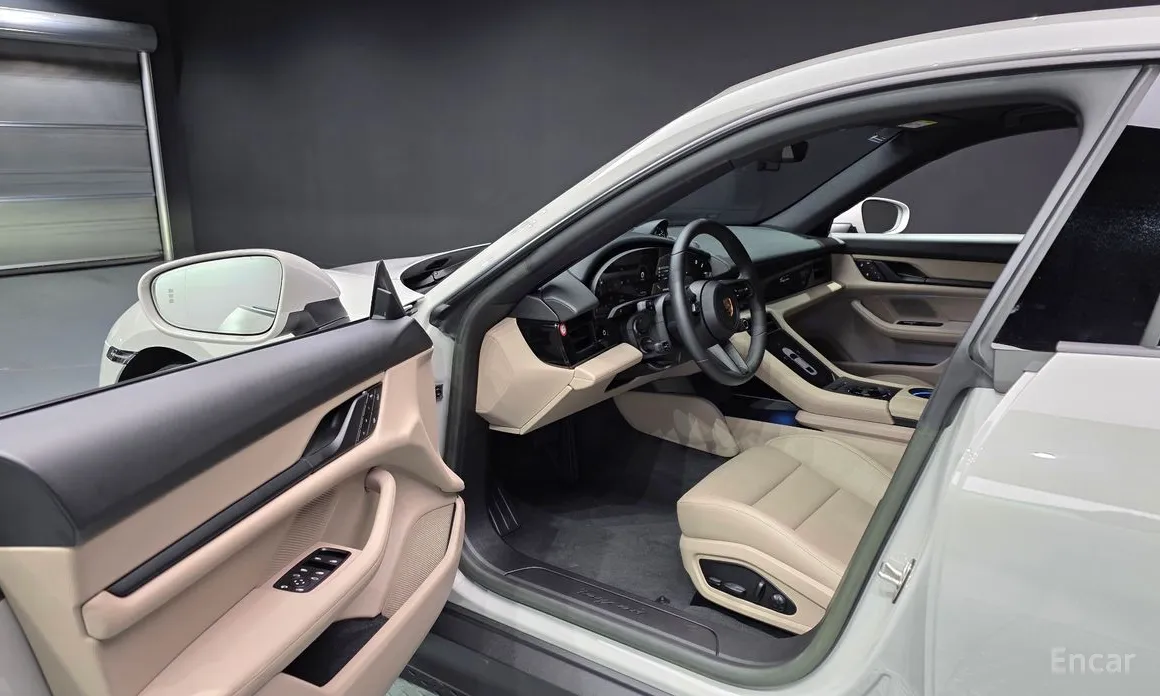 Фото 9 - Porsche Taycan