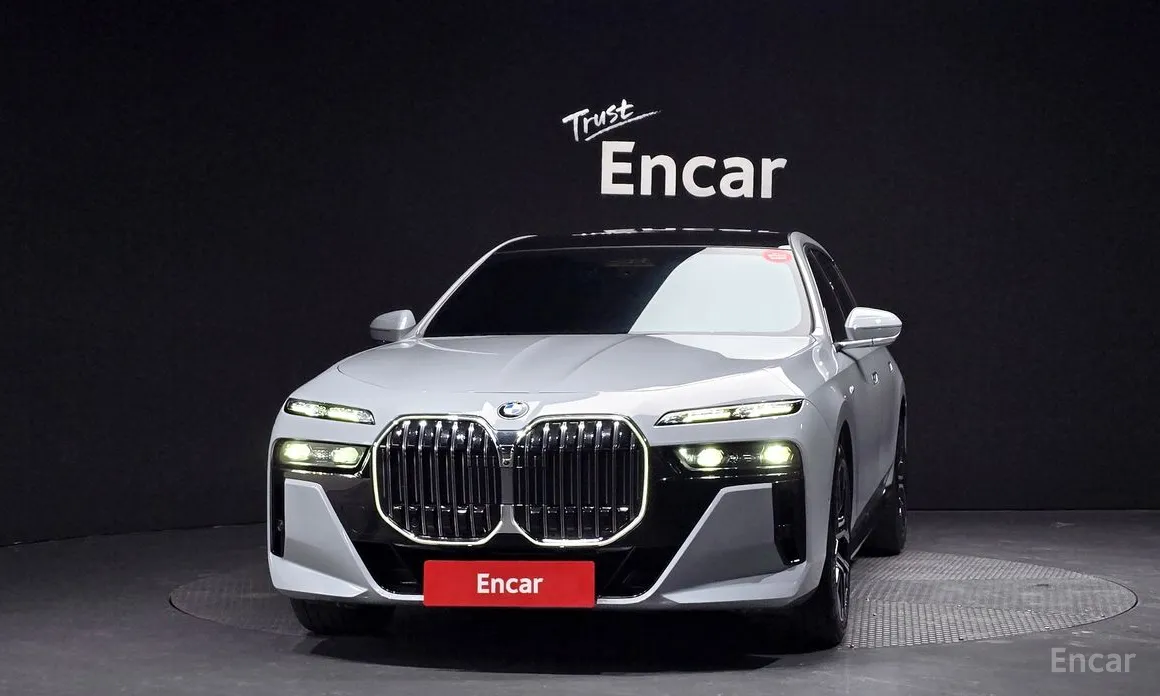 Фото 3 - BMW 7 Series