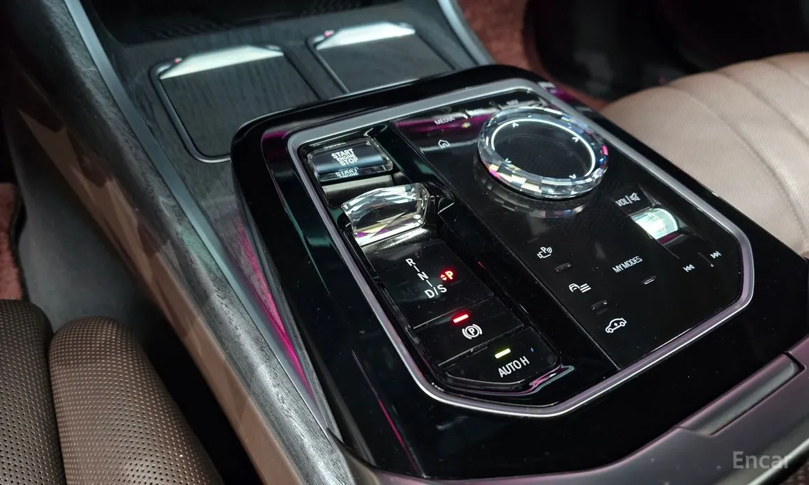 Фото 9 - BMW 7 Series