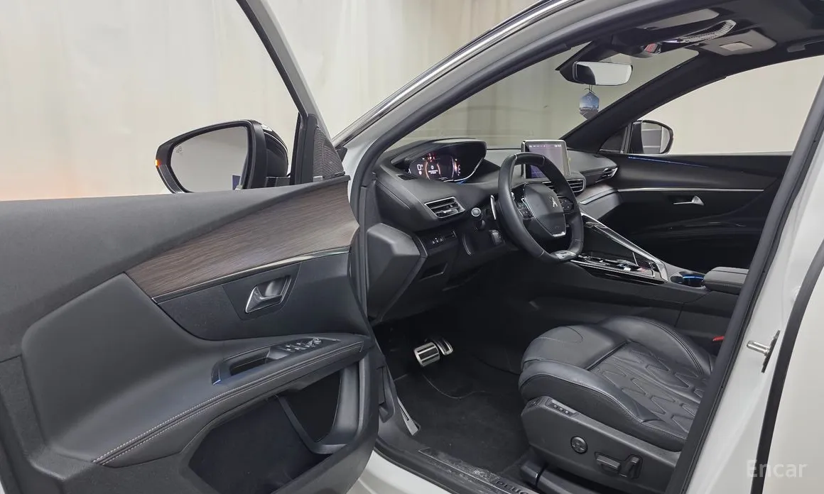 Фото 10 - Peugeot 5008