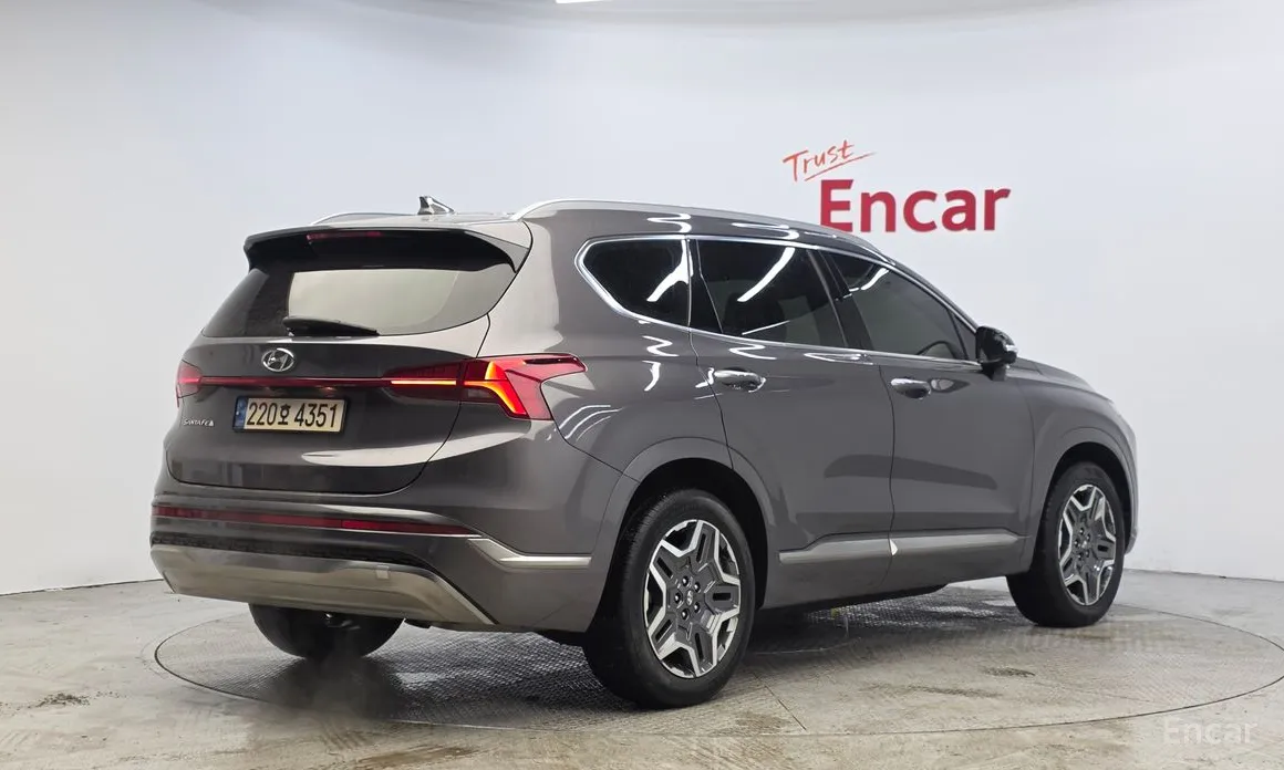 Фото 2 - Hyundai Santa Fe