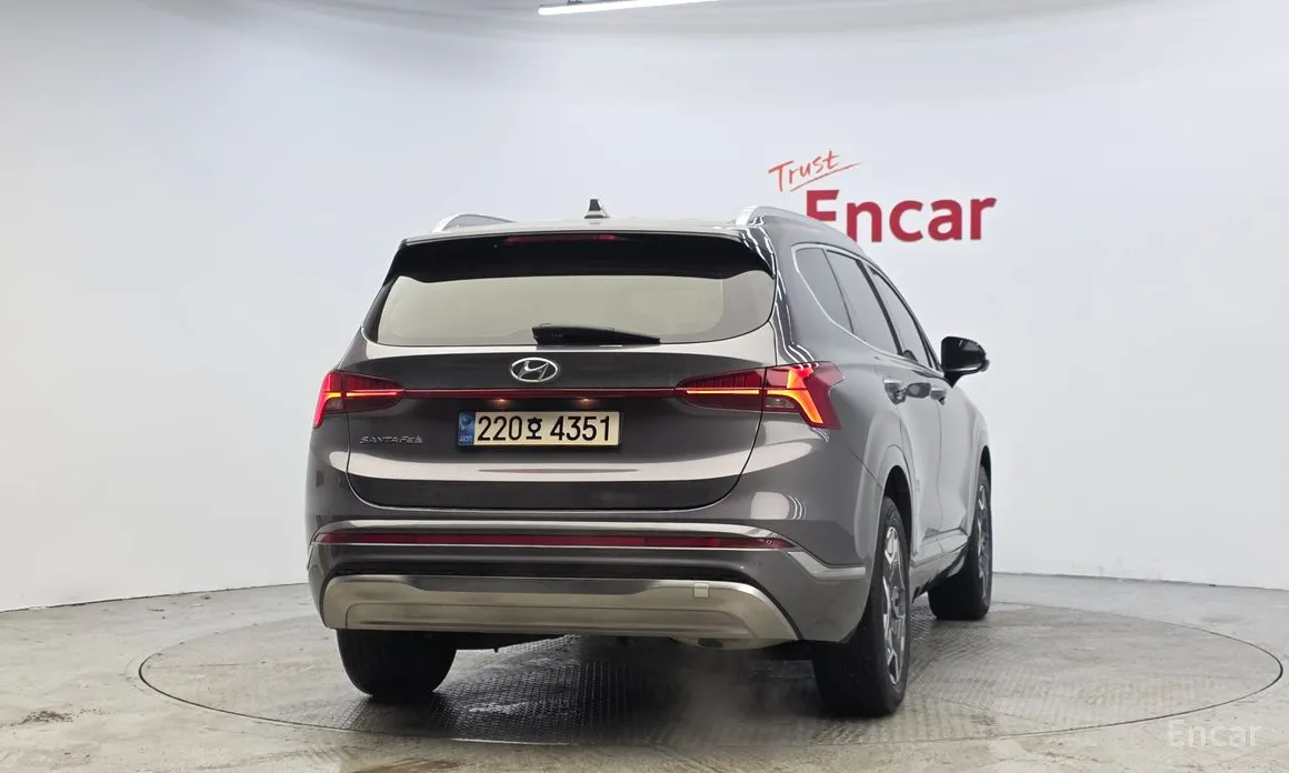 Фото 4 - Hyundai Santa Fe