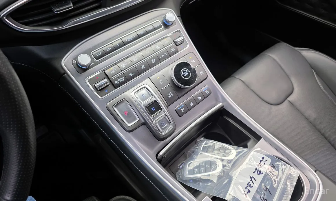 Фото 9 - Hyundai Santa Fe