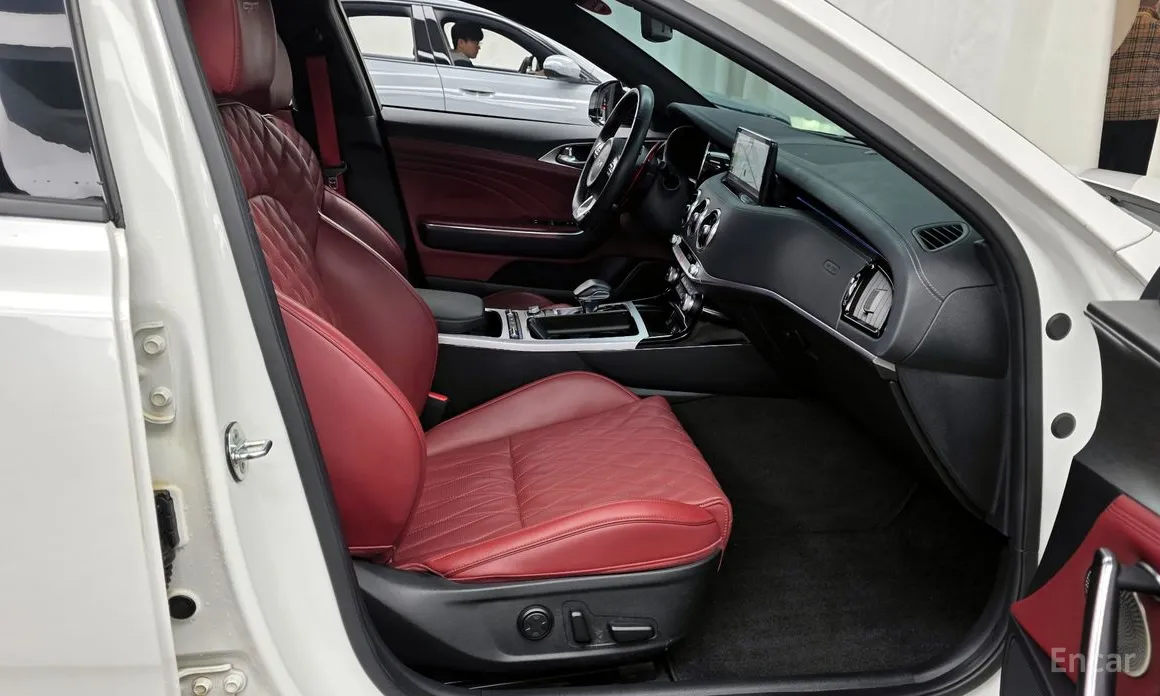 Фото 11 - Kia Stinger