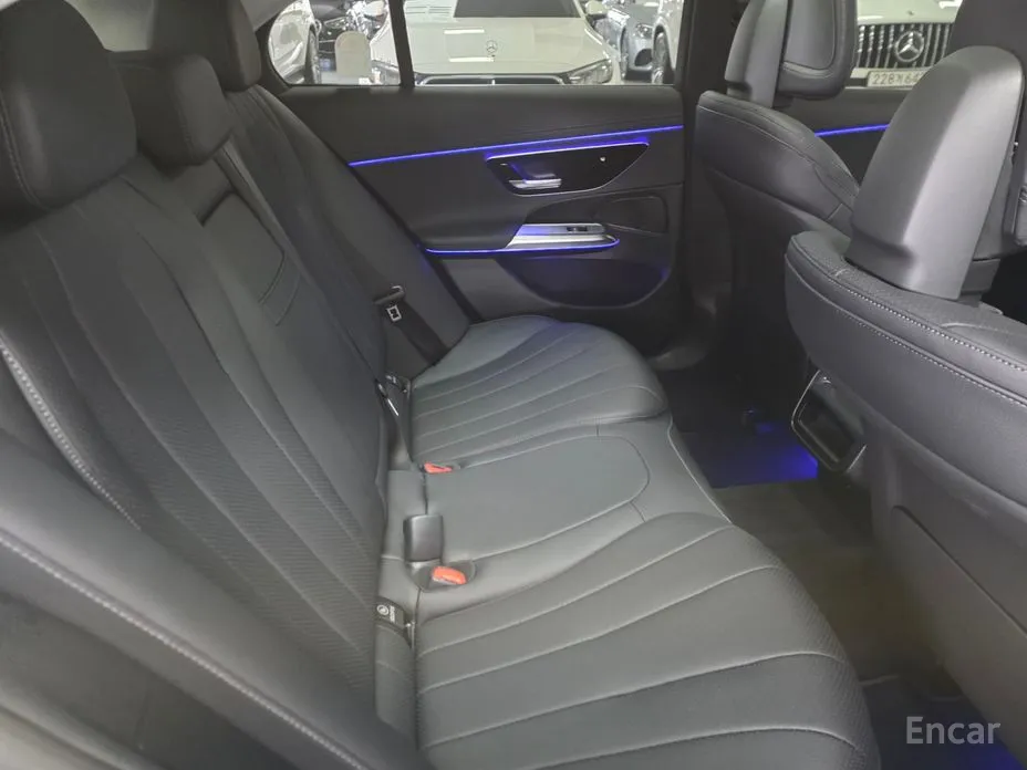 Фото 10 - Mercedes-Benz E-Class