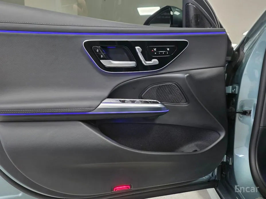 Фото 15 - Mercedes-Benz E-Class