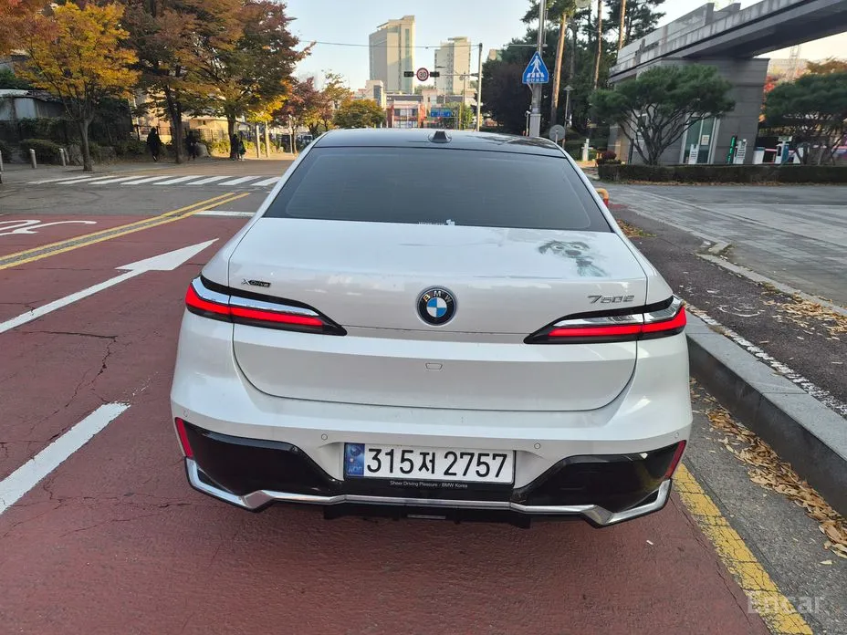 Фото 3 - BMW 7 Series