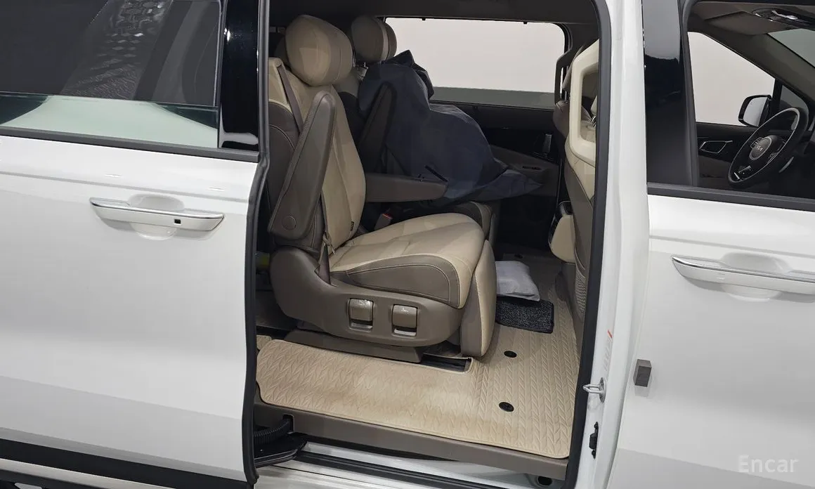 Фото 12 - Kia Carnival