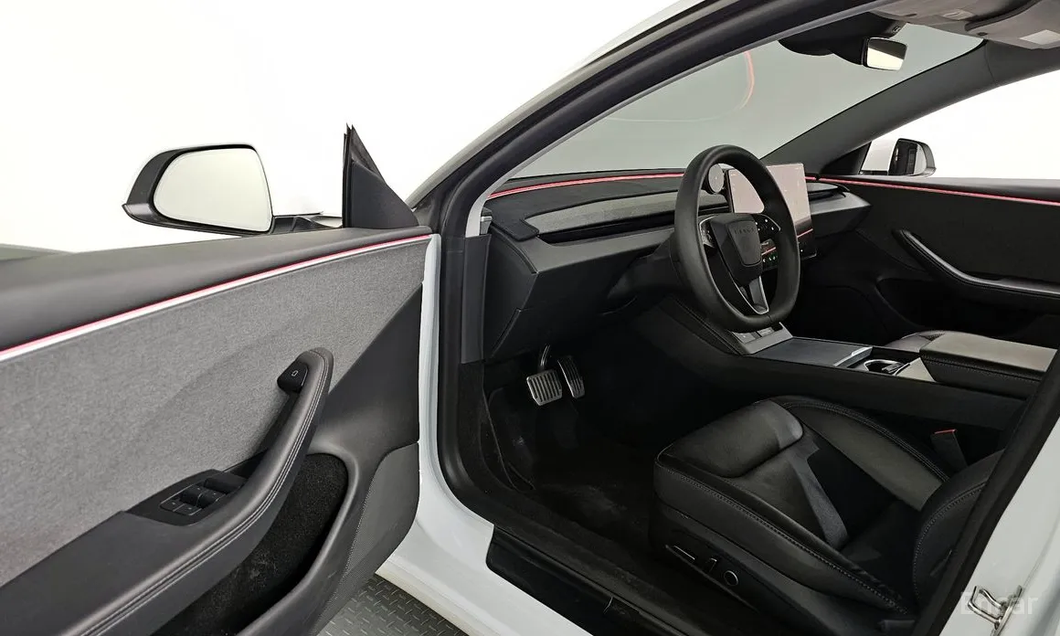 Фото 11 - Tesla Model 3