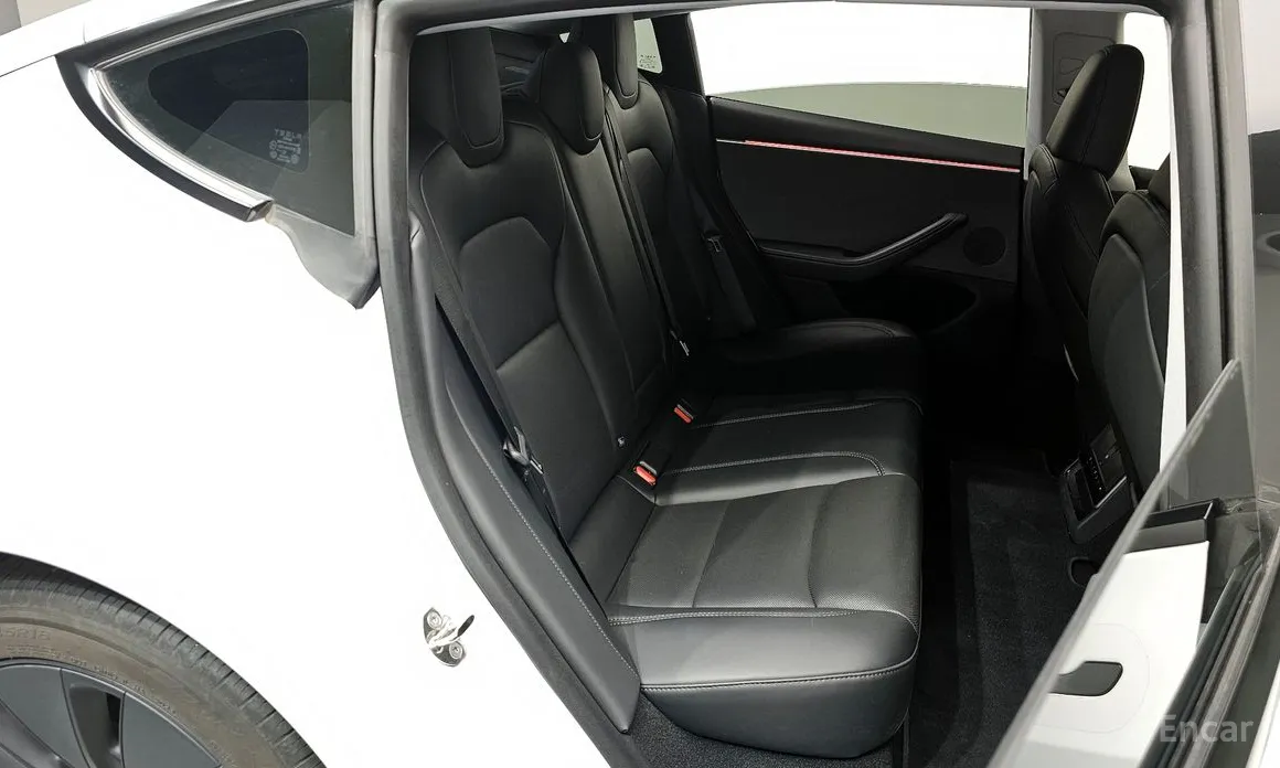 Фото 12 - Tesla Model 3