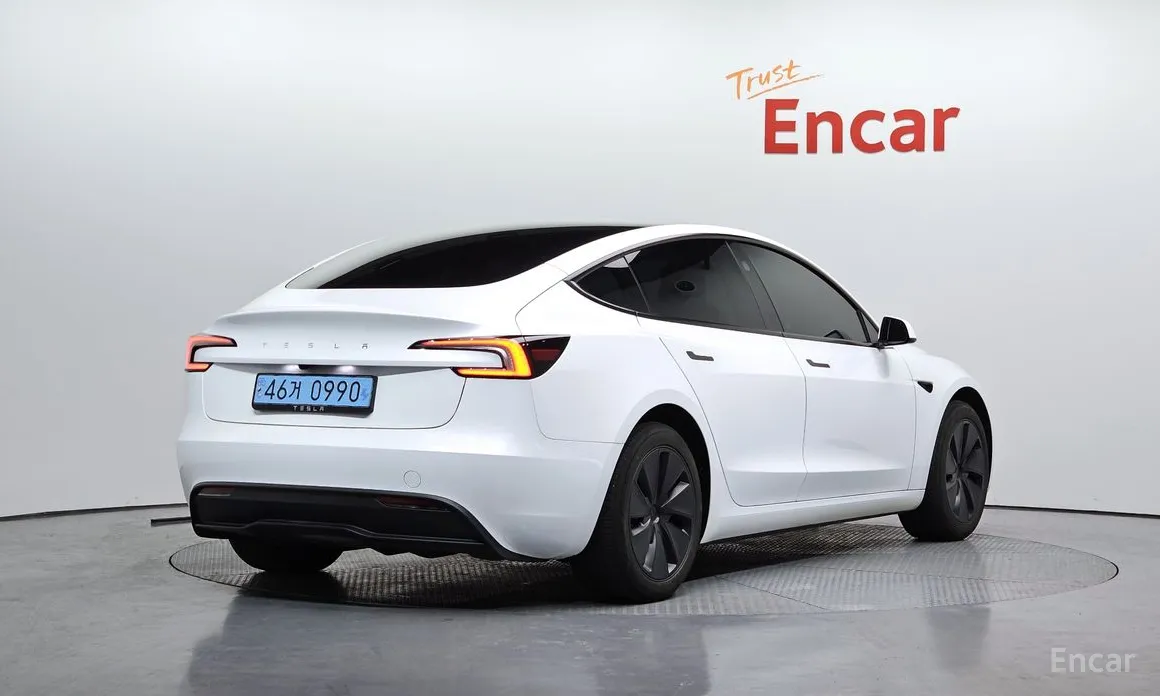 Фото 2 - Tesla Model 3