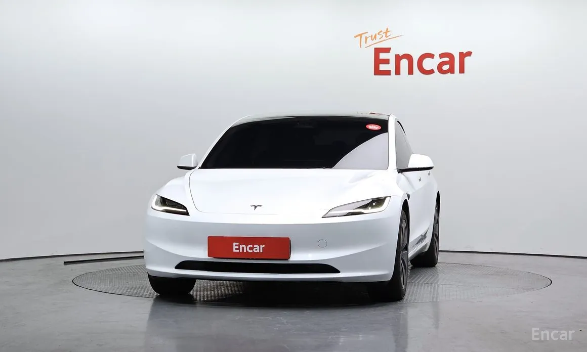 Фото 3 - Tesla Model 3