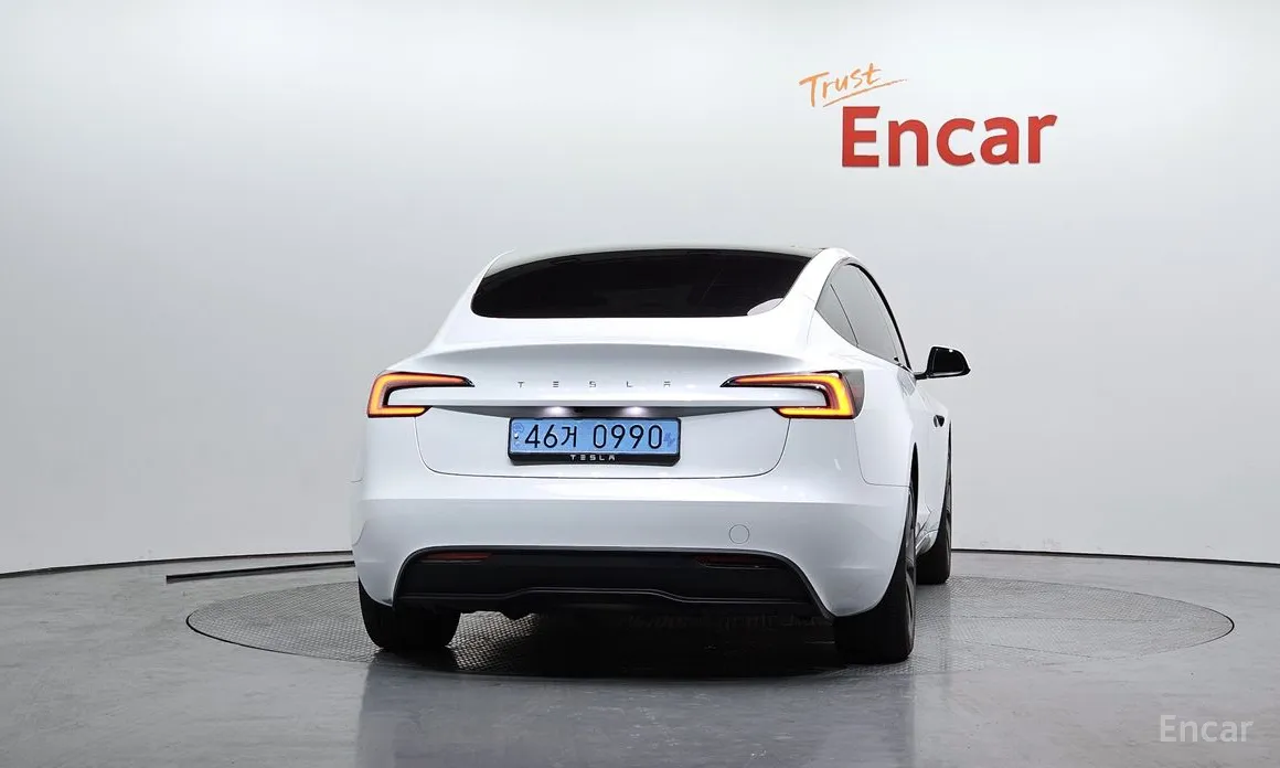 Фото 4 - Tesla Model 3