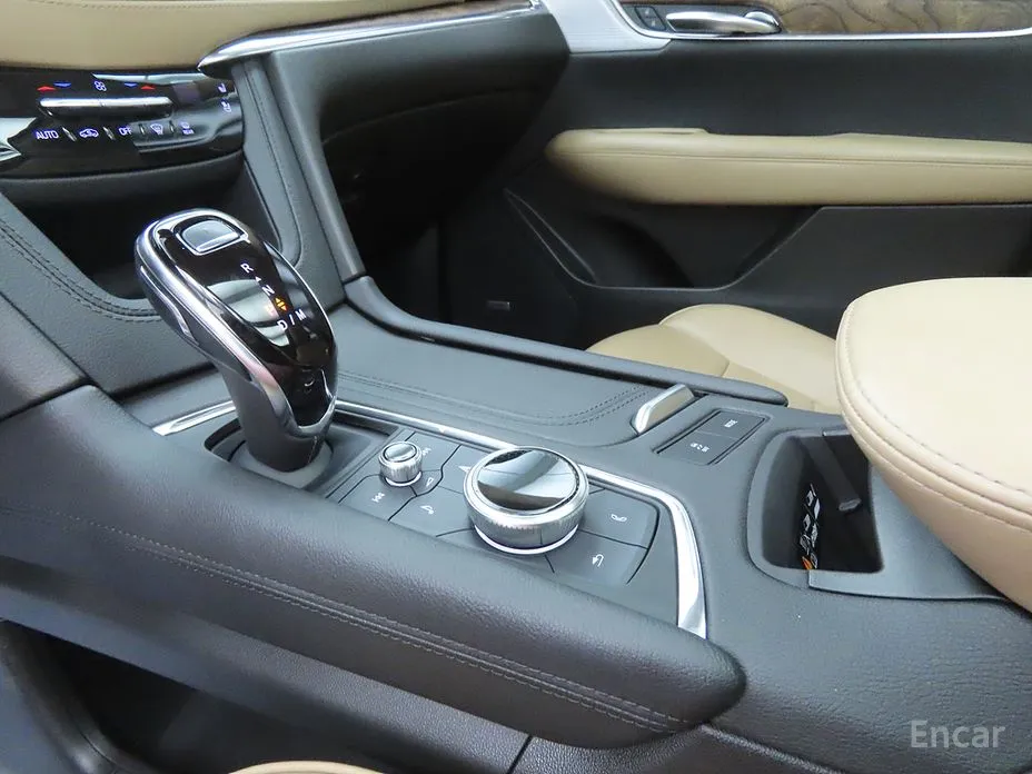 Фото 11 - Cadillac XT5