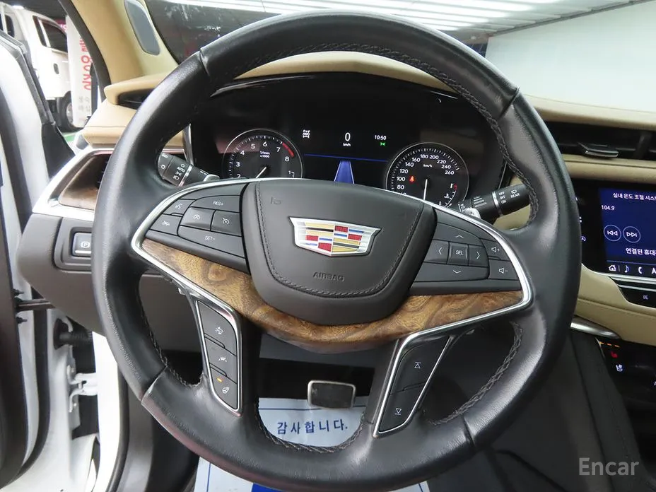 Фото 8 - Cadillac XT5