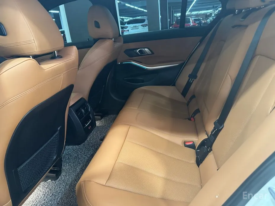 Photo 10 - BMW 3 Series