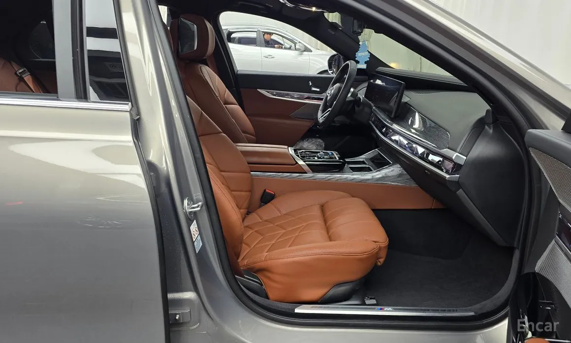 Фото 11 - BMW i7