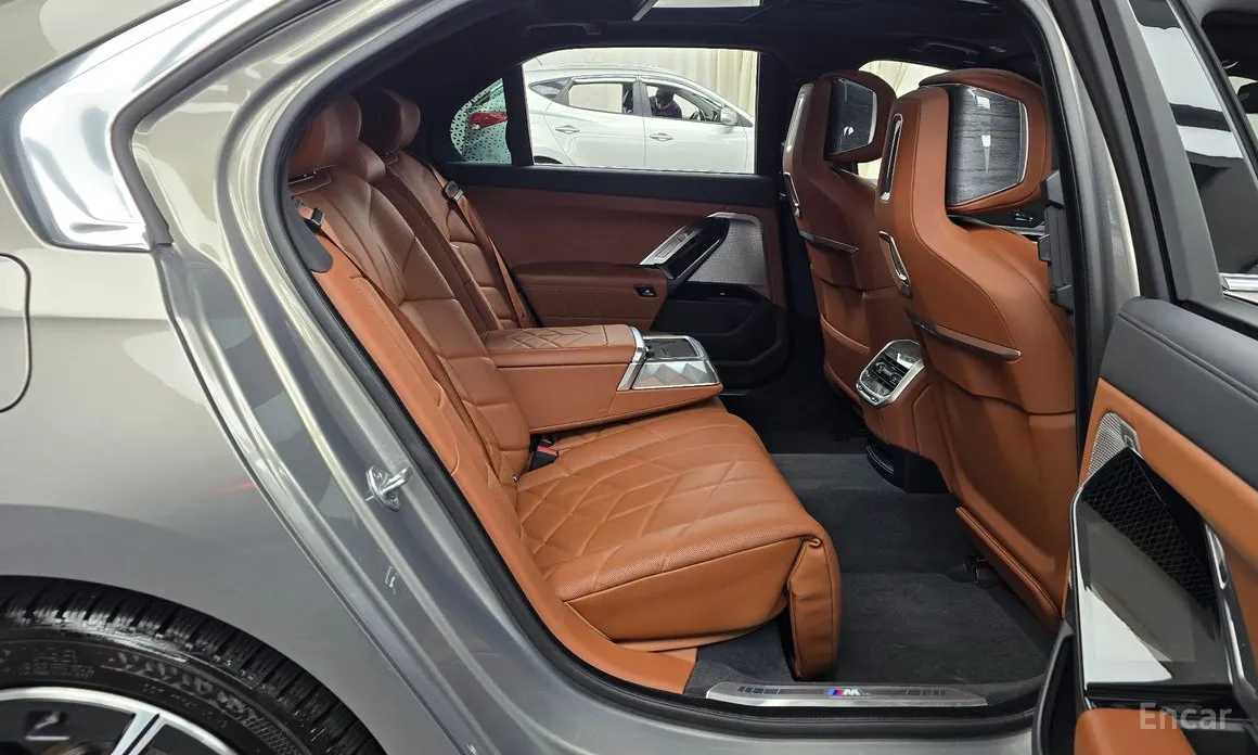 Фото 12 - BMW i7