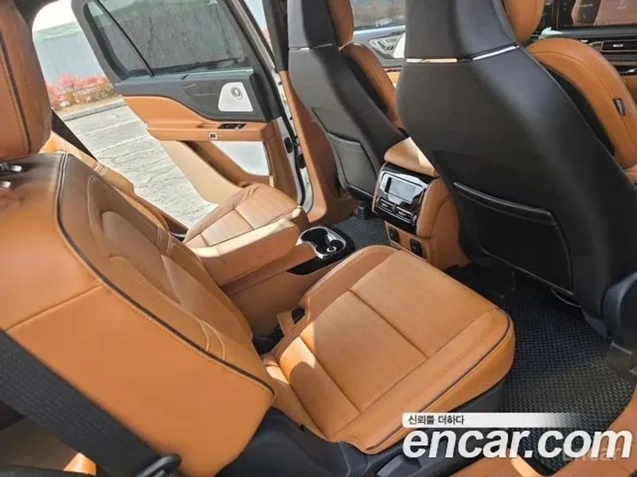 Фото 16 - Lincoln Aviator