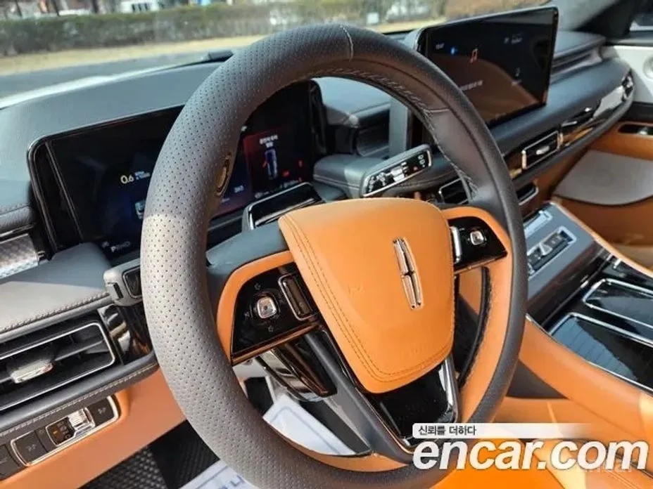 Фото 6 - Lincoln Aviator